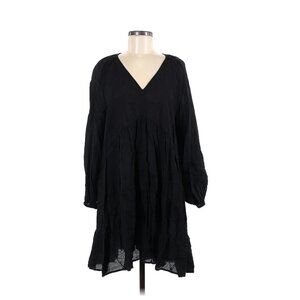 H&M Textured Balloon Sleeved Dress Lightweight V Neck. Black